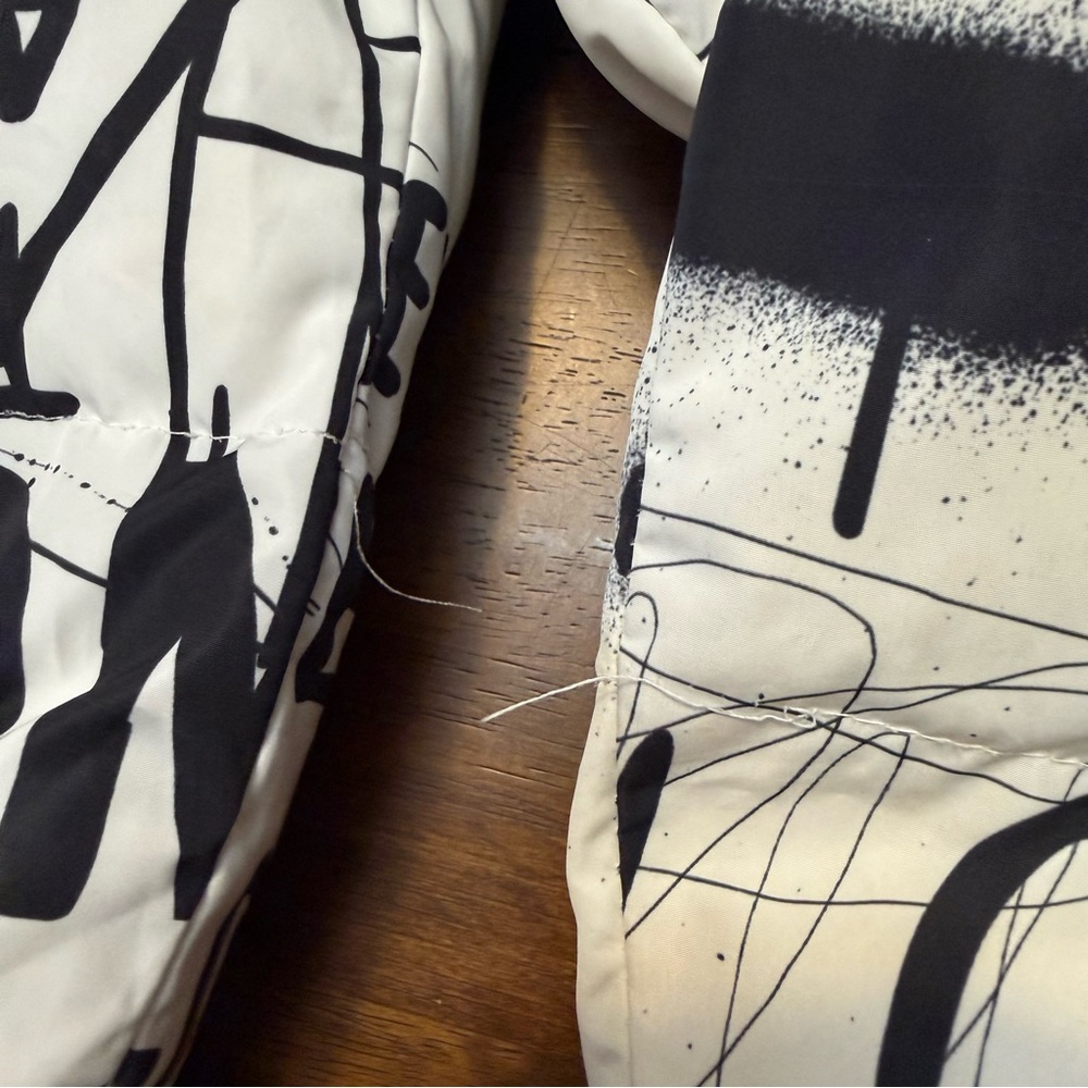 Adika Women’s Graffiti Print Puffer Jacket - White & Black XS - Picture 11 of 14